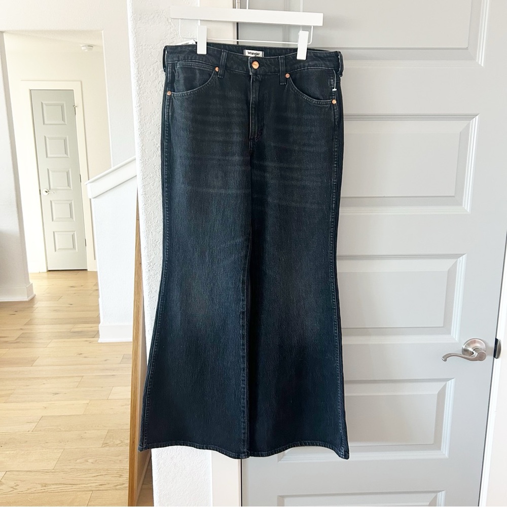 NWT Free People Wrangler Wanderer 622 Flare Jeans Magic Onyx Black - Picture 2 of 5